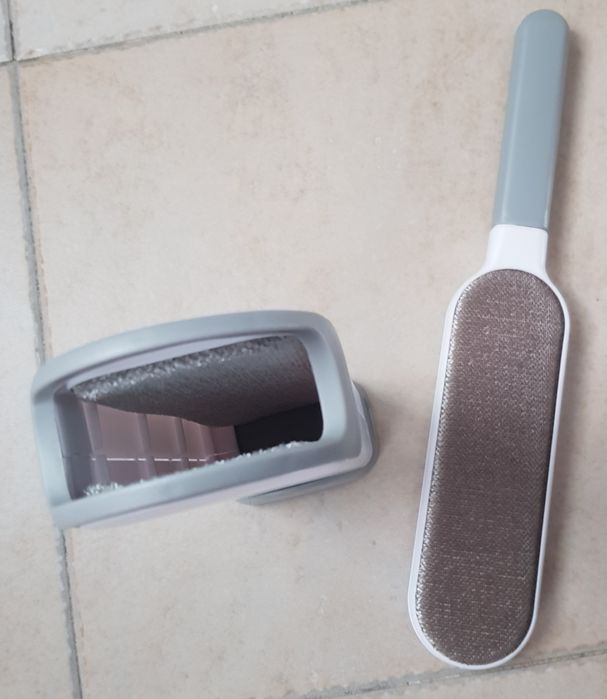 Escova para remover pêlos da roupa