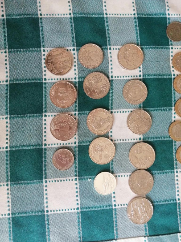 Várias moedas...