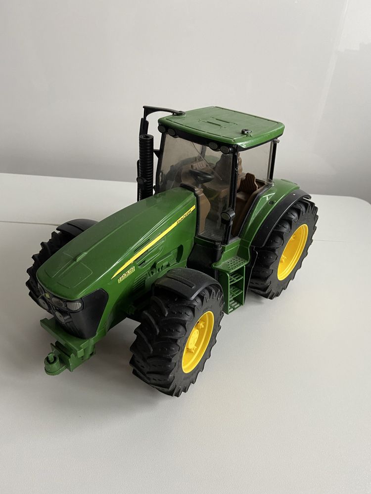 Bruder John Deere duzy traktor