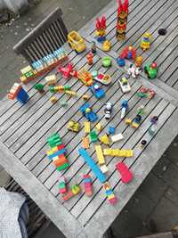 Brinquedos vários (Playmobil e outros) - para crianças pequenas