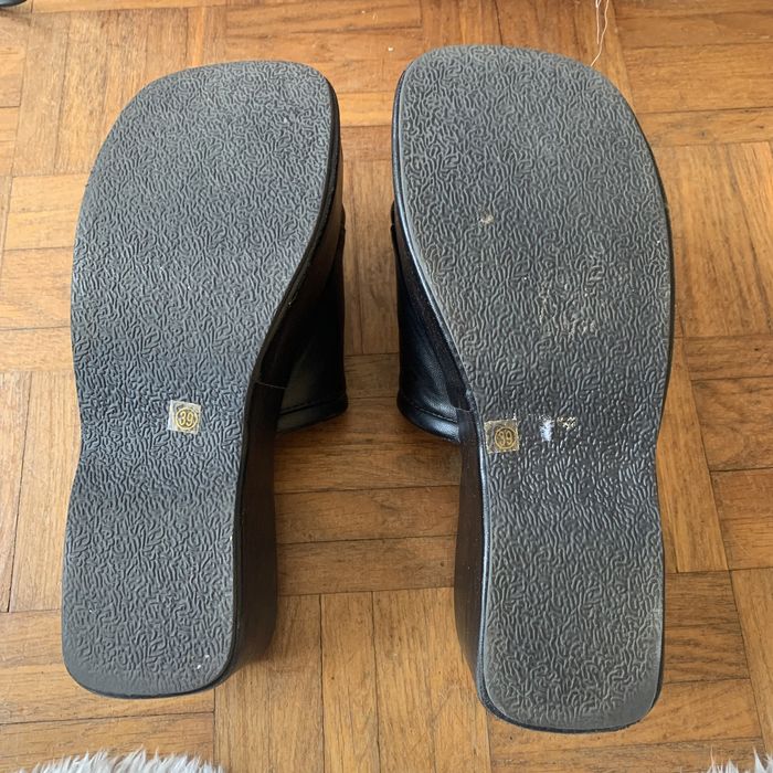 Sandálias pretas de plataforma