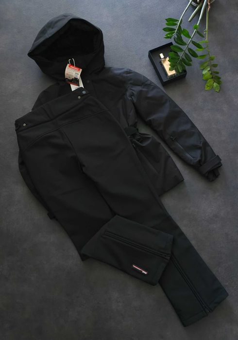 Продам лижна куртка Zara