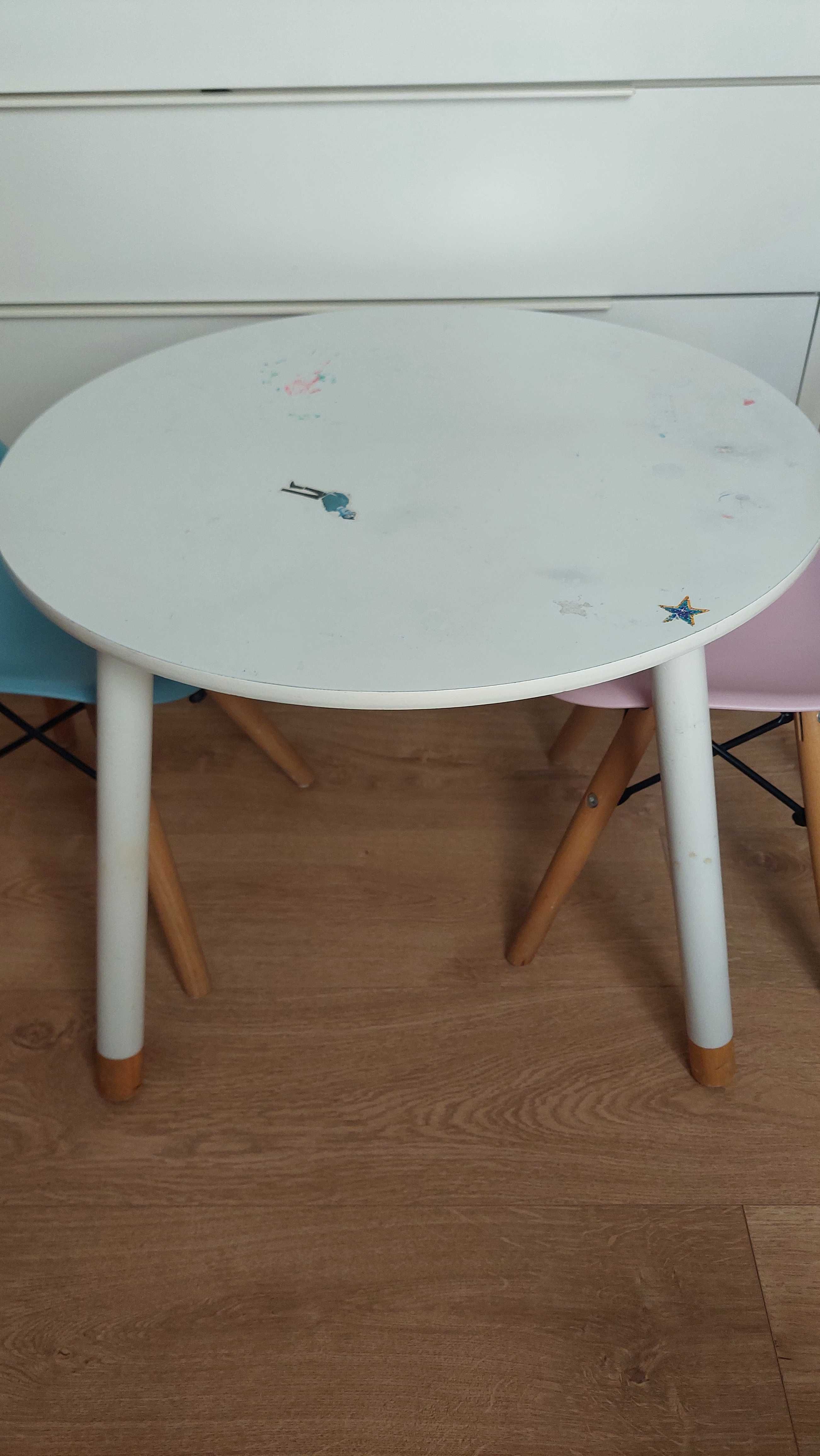 2 cadeiras nordicas criança+ oferta de mesa