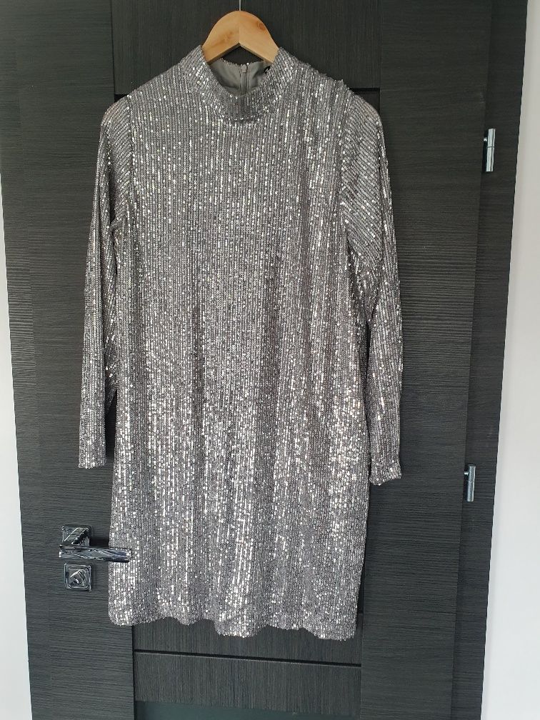 Sukienka cekinowa srebrna