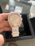 Omega x Swatch Venus SO33P100 Retro TVP Motyw