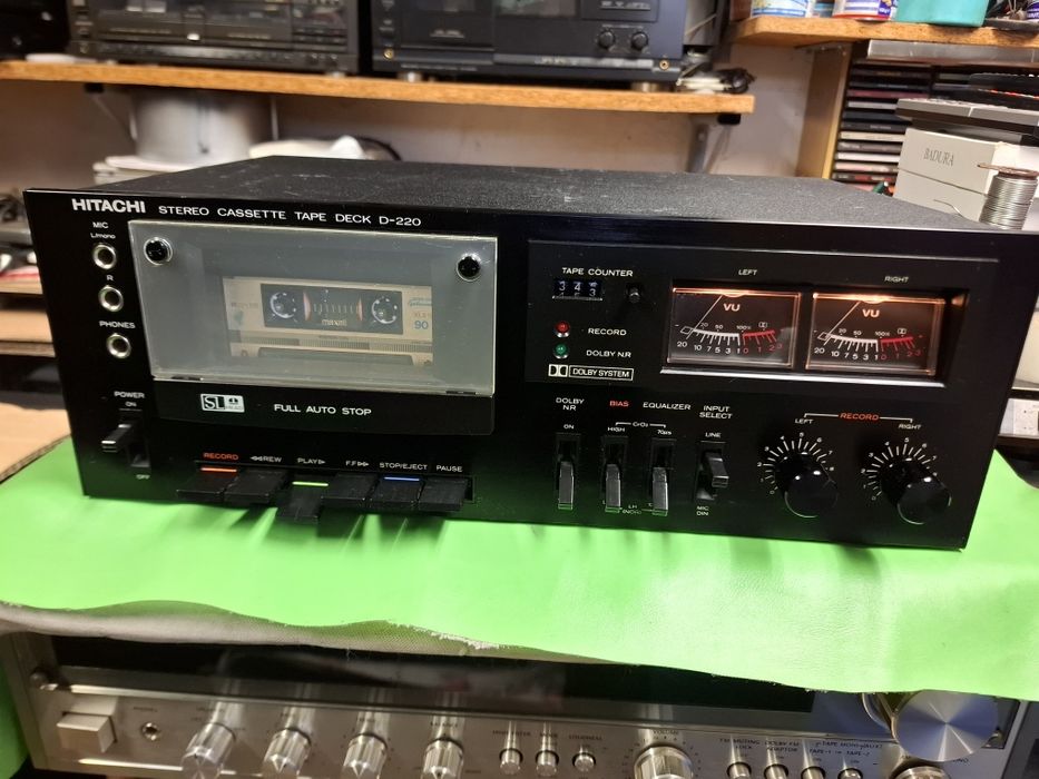 Magnetofon Hitachi D-220
