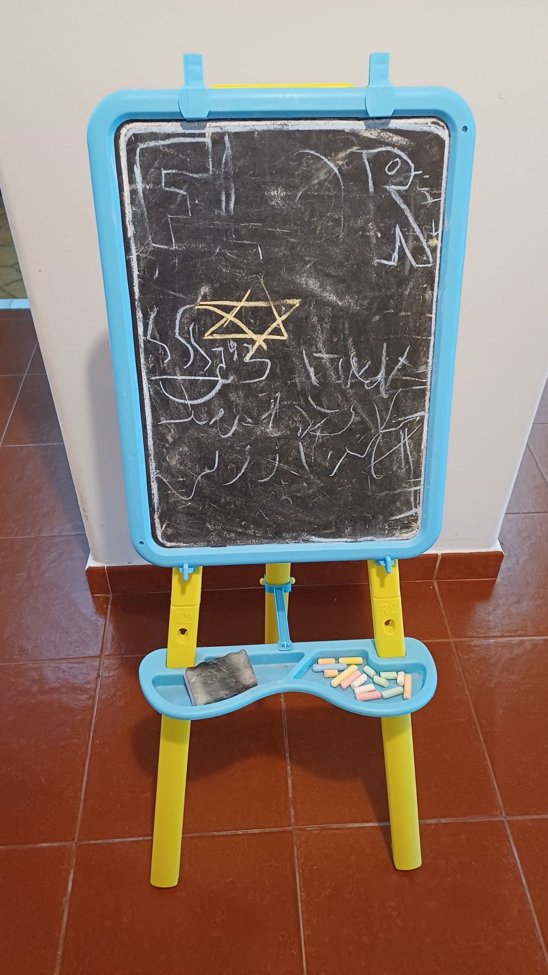 Brinquedo - quadro preto de giz para criança