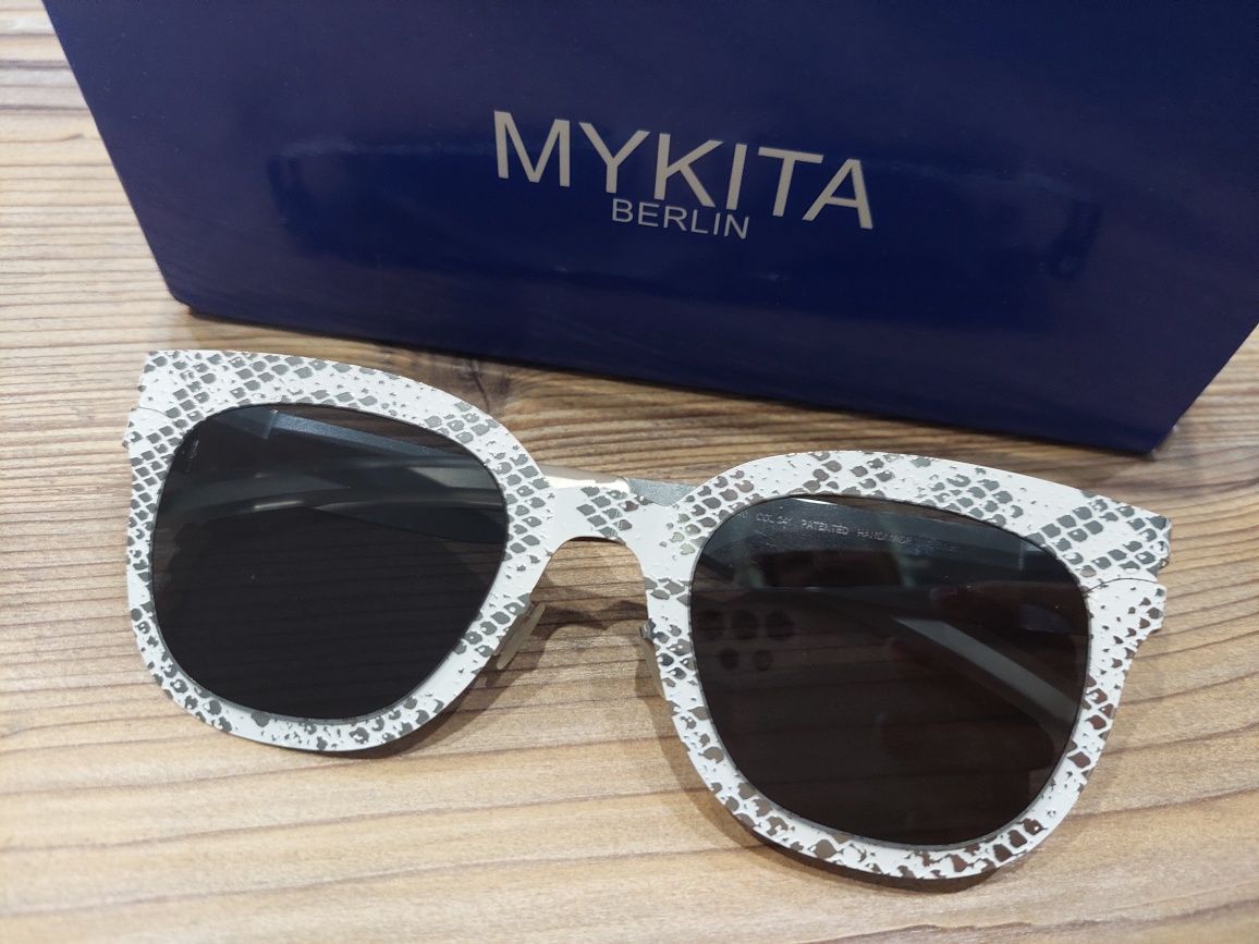 Привлекательные очки с принтом питона  MM TRANSFER 002 от Mykita!