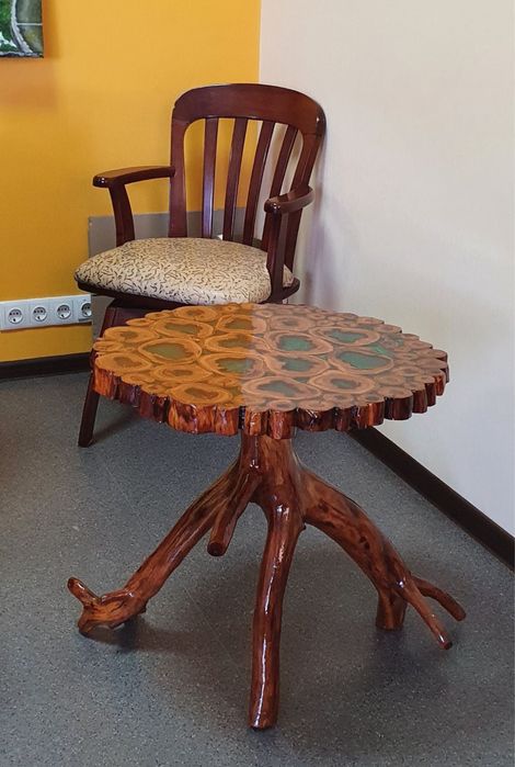 Кавовий стіл ручної роботи з дерева