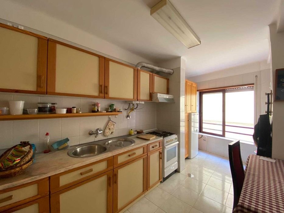 Arrenda-se Apartamento T2 – 1ª Linha da Praia Buarcos, Figueira da Foz