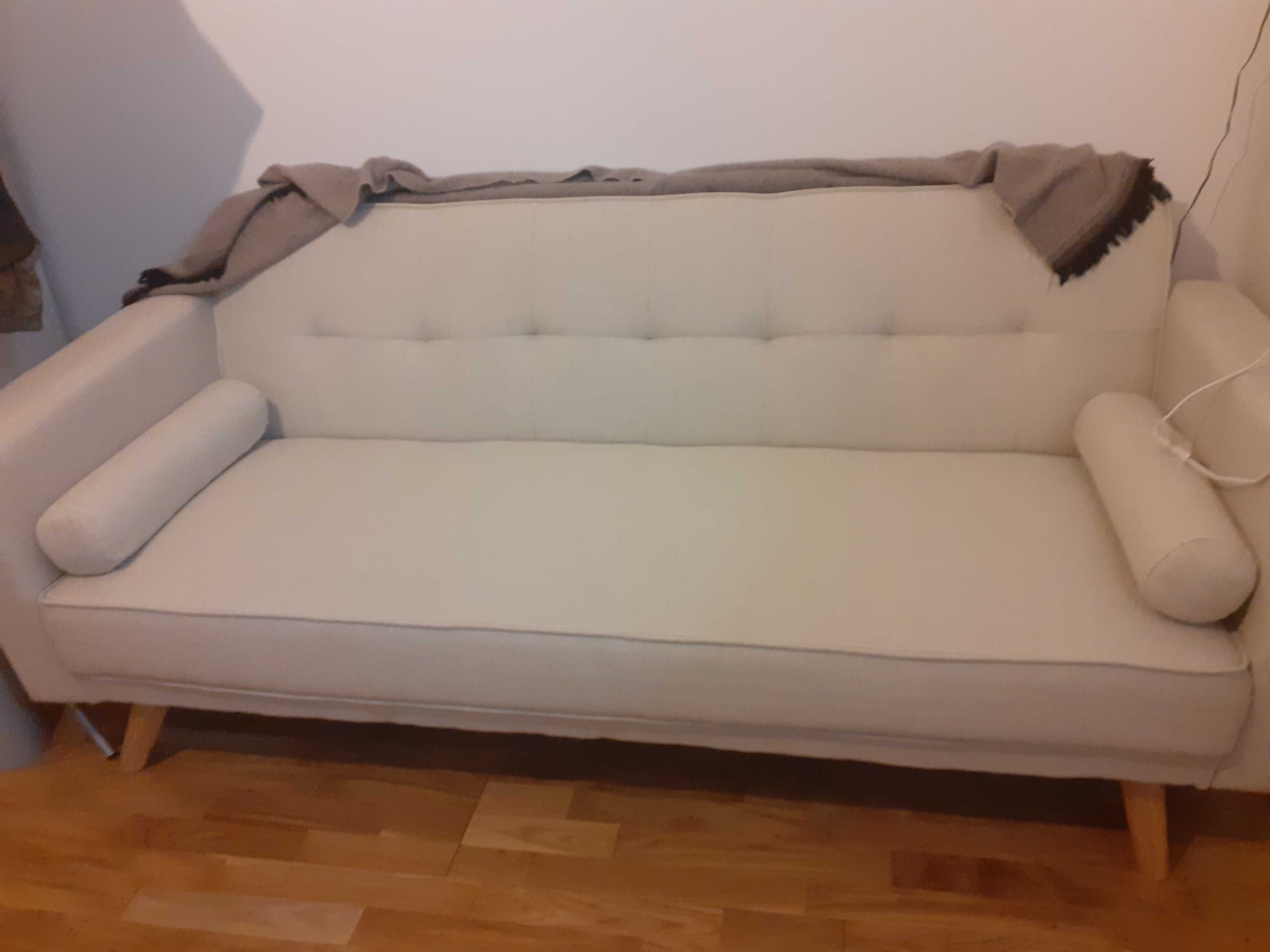 Sofá cama cor beige em excelente estado