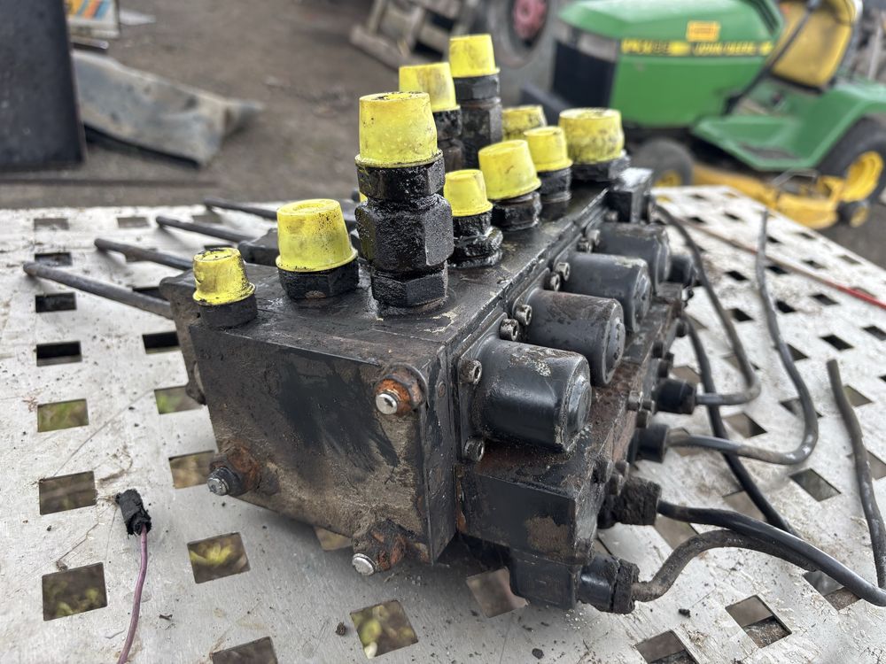 Rozdzielacz hydrauliczny elektryczny podpór nóg HDS Vkran Epsilon