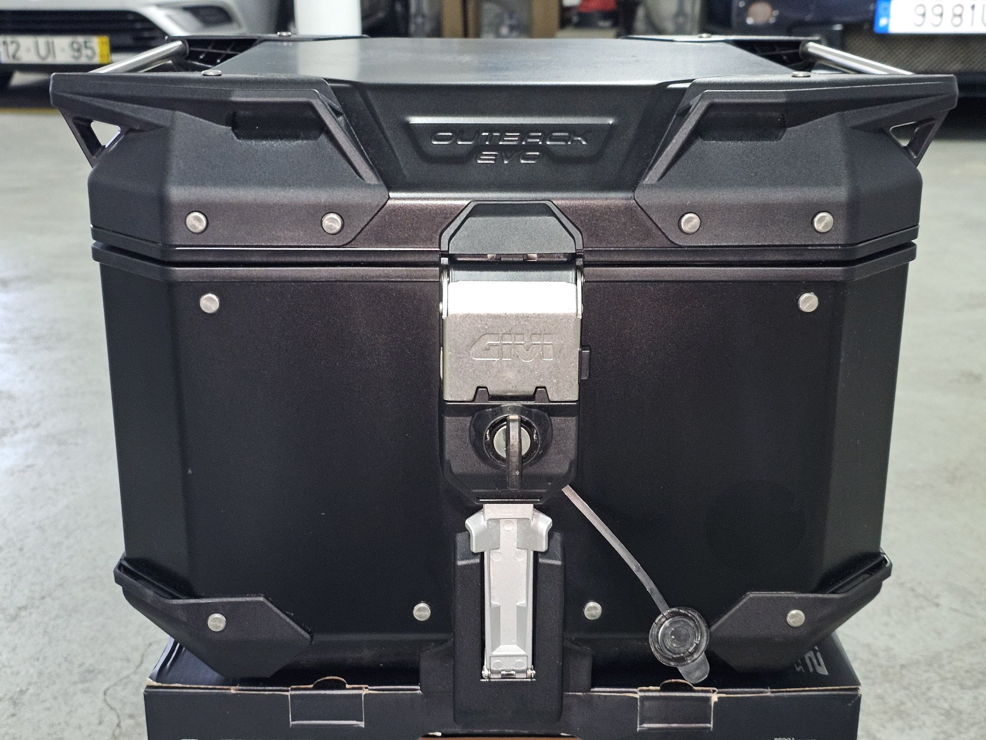 Top Case Givi Outback Evo Black 42lts + Acessorios