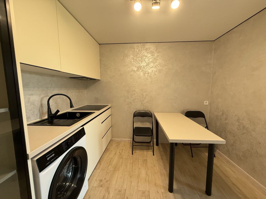 Сучасний новий будинок у передмісті! Продаж