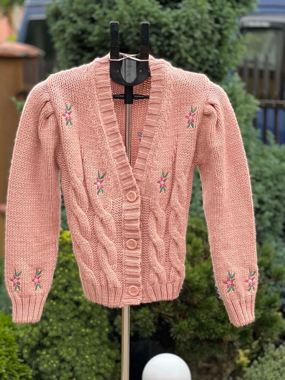 Розкішний светр кофта кардиган  вінтажний стиль з вишивкою пудровий s