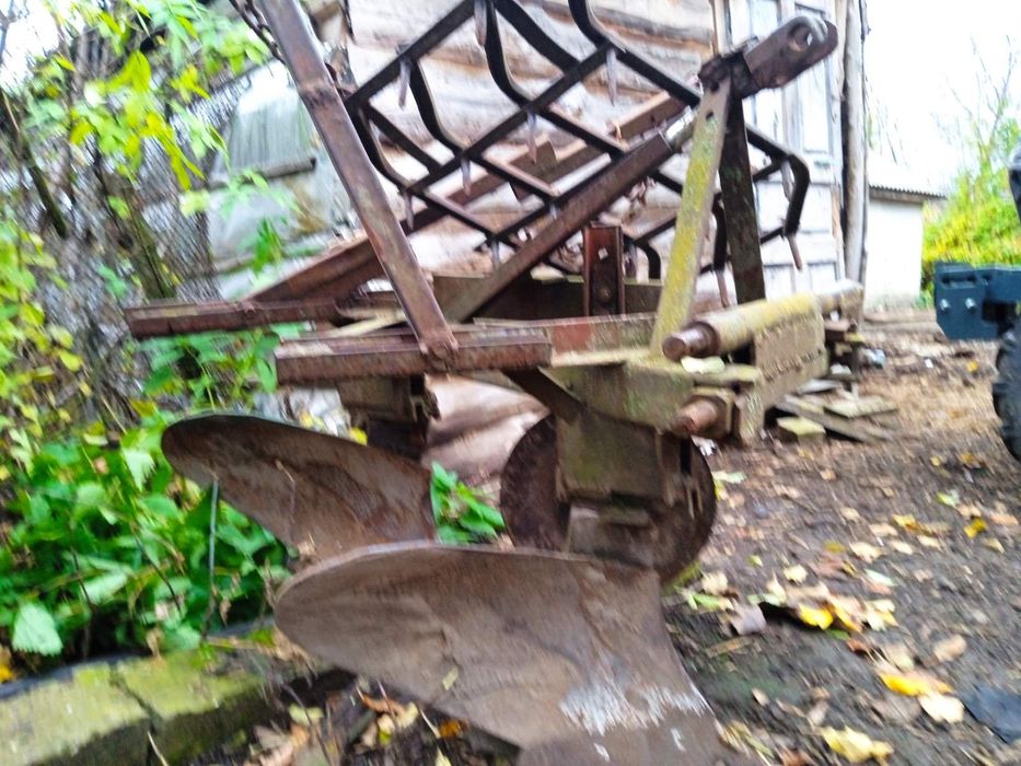 Продам плуг двокорпусний