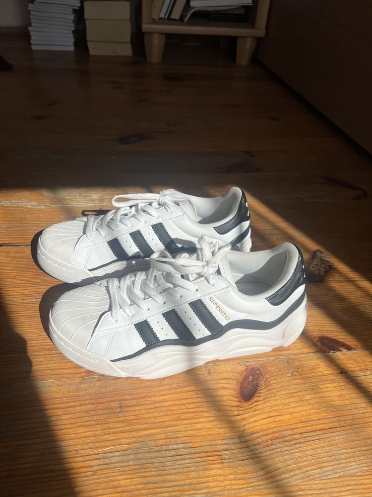 Buty Adidas Superstar Millencon W 40 2/3 biało-czarne