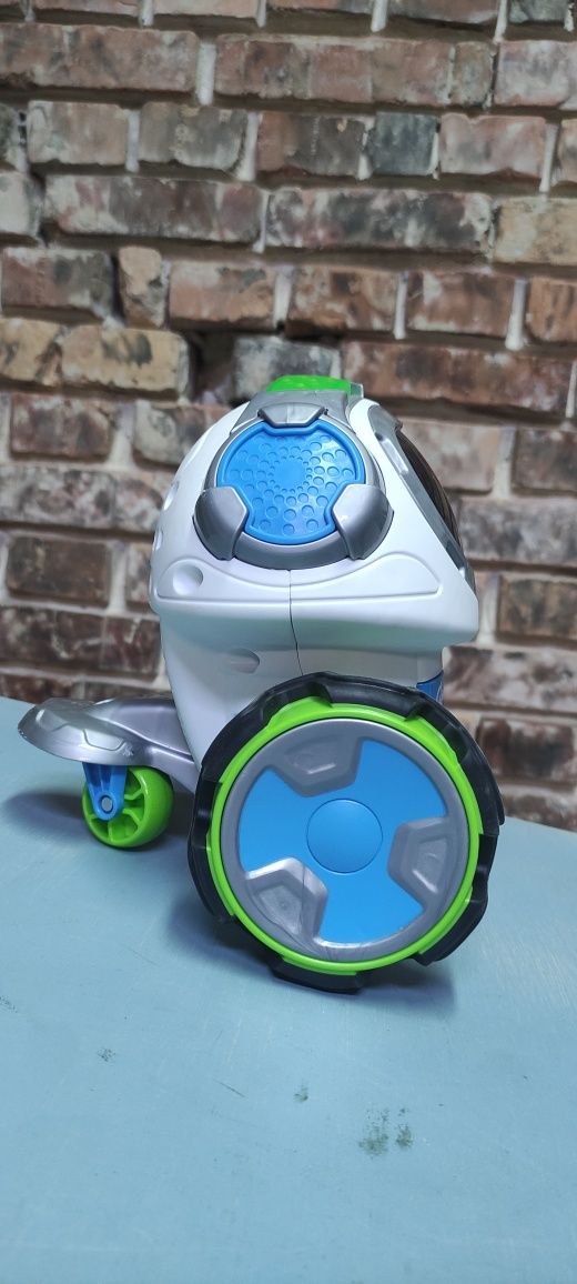 Robot Movi z Fisher-Price mówi i śpiewa po polsku i angielsku