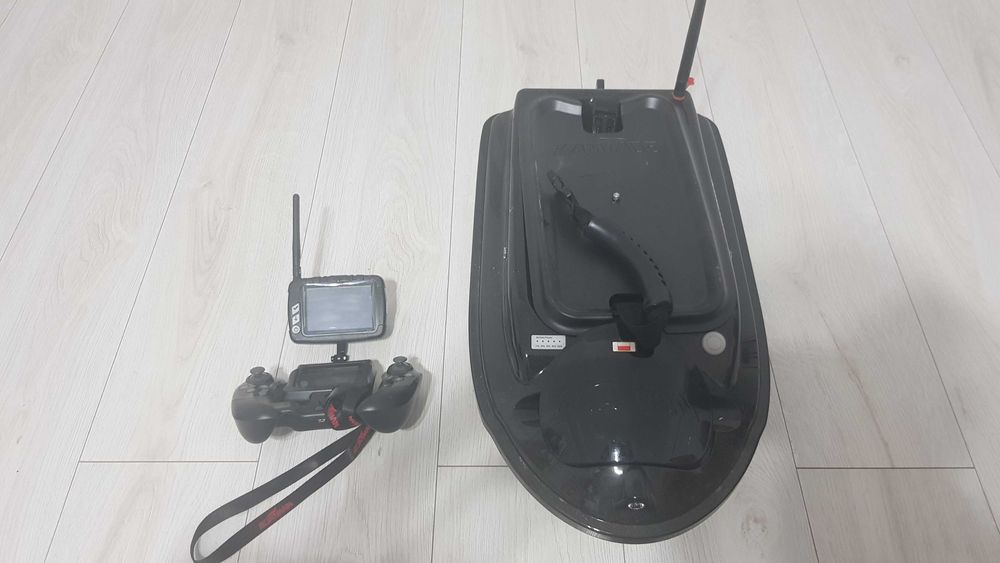 Łódka zanętowa Boatman Actor Plus Pro GPS + Echosonda SN 2.2