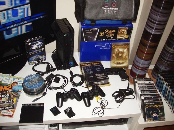 Playstation 2: Com muitos jogos, acessórios e extras