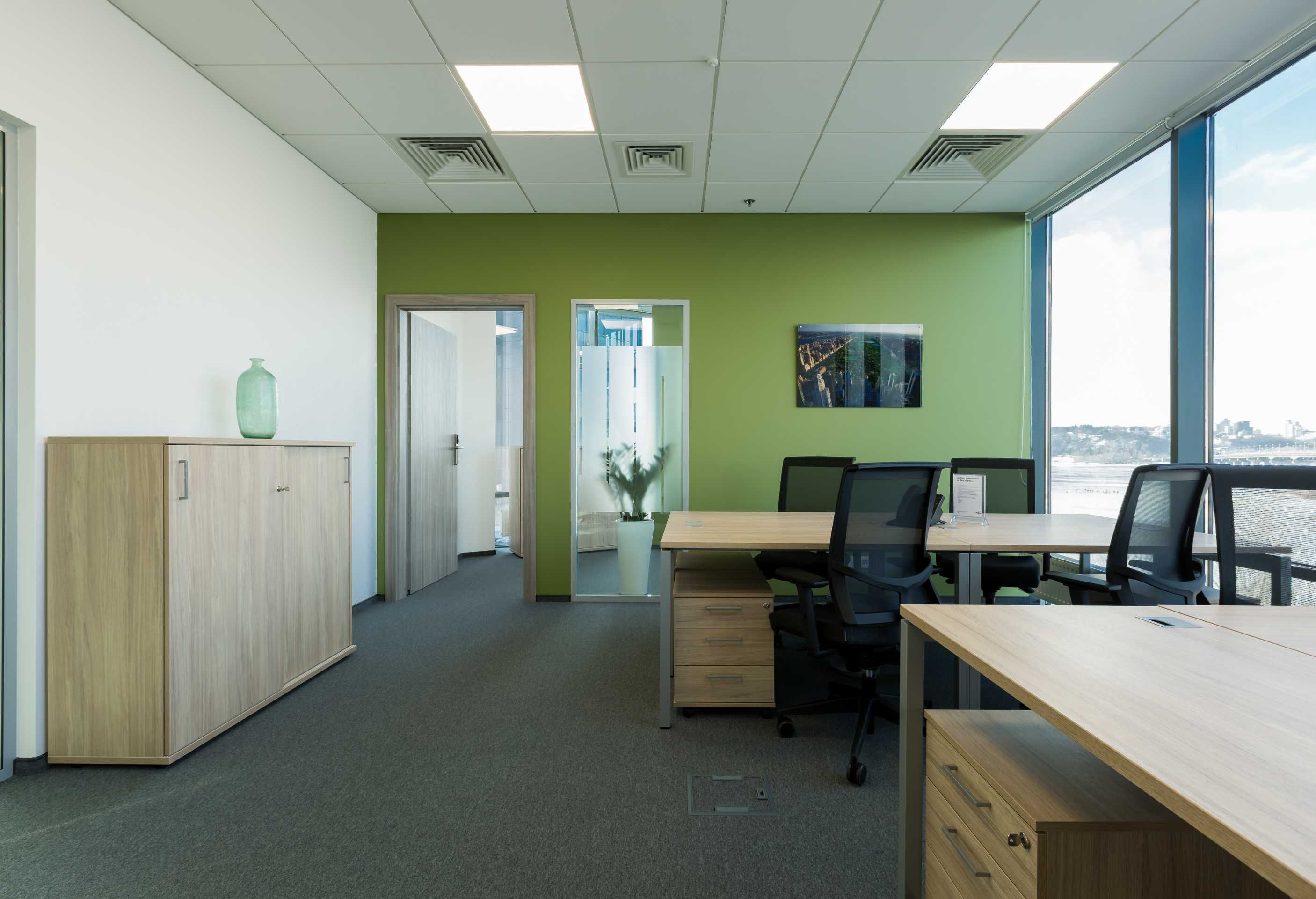 Все включено: професійний офіс для 4 осіб у Regus Silver Breeze
