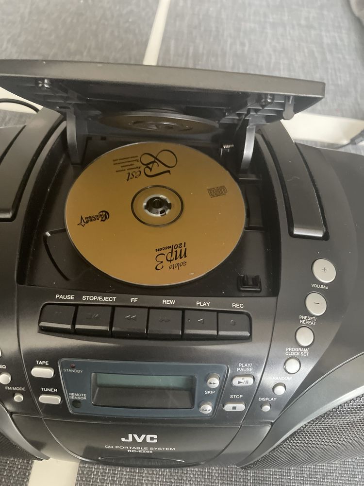 Магнитола  JVC с CD /FM/MP3