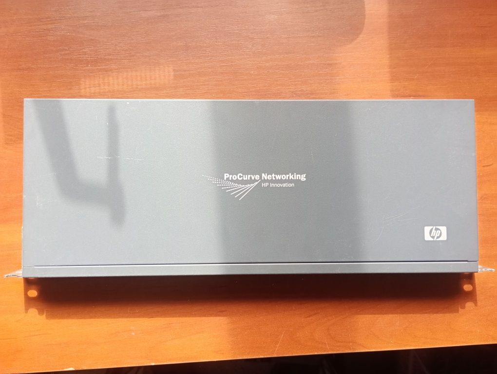 Комутатор 24 порта HP ProCurve Switch 1700-24 (J9080A)
