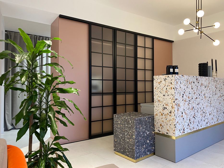 Перукарське крісло в vip залі  в центрі міста. Світло є!!