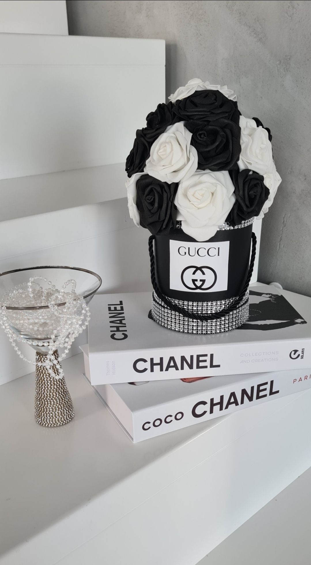 Flower box  Chanel Versace  glamour cyrkonie róże piankowe