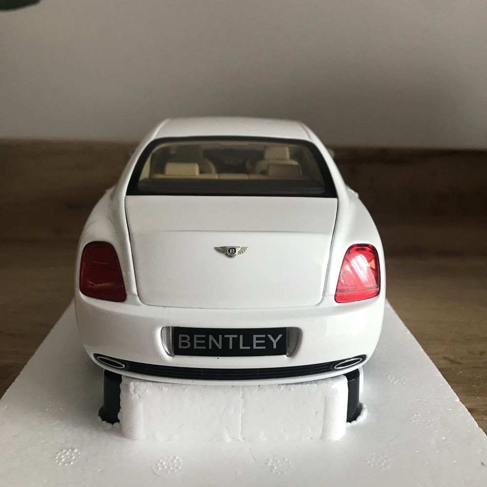 Minichamps Bentley Continental Flying Spur - model kolekcjonerski 1:18
