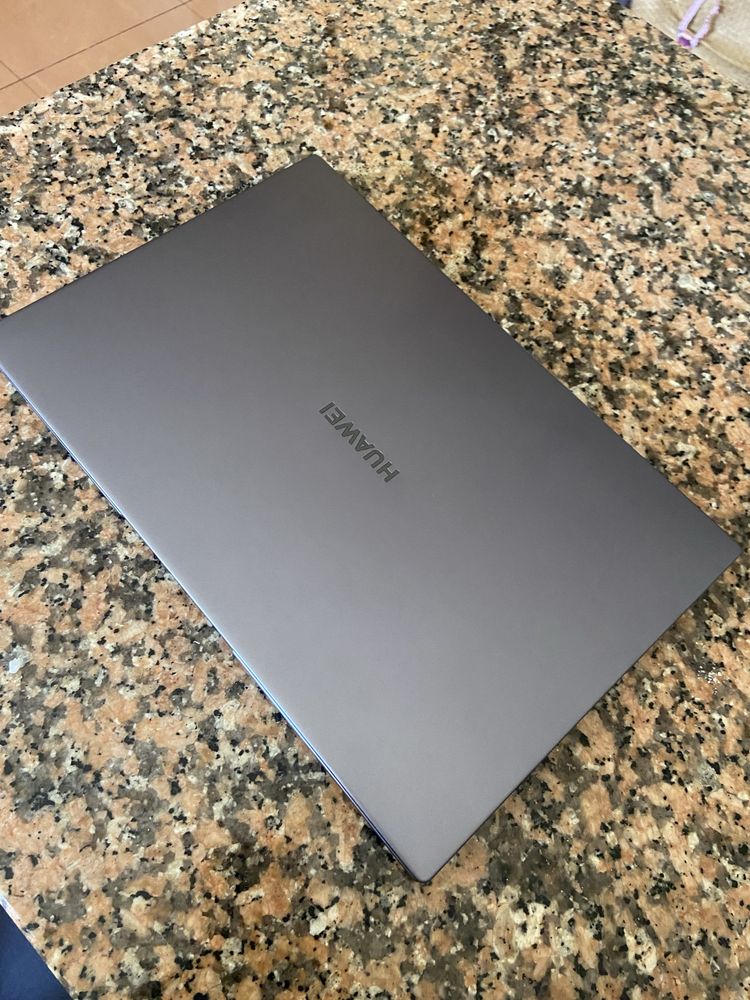 Hauwei matebook 14 / 8GRAM