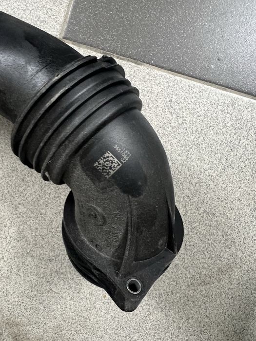 13718651066 BMW Патрубок воздушный, вход в турбину (наддув)