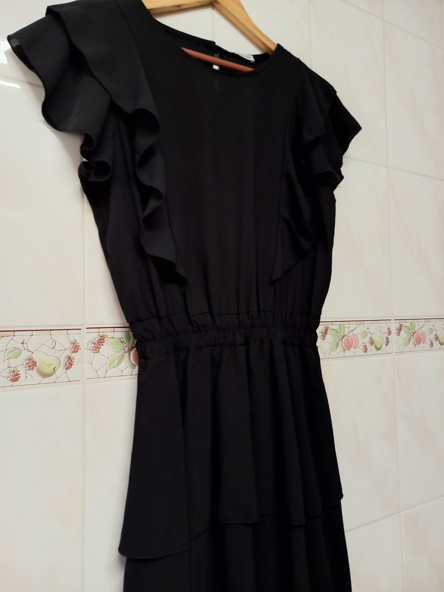 Vestido preto, tam S/M (NOVO)

Vestido nunca usado, completamente novo