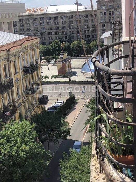 Продаж чудової 2к кв Центр Києва дореволюційний будинок Костельна 7