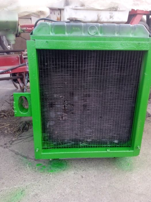 Продам радіатор Джон дир 1065--965