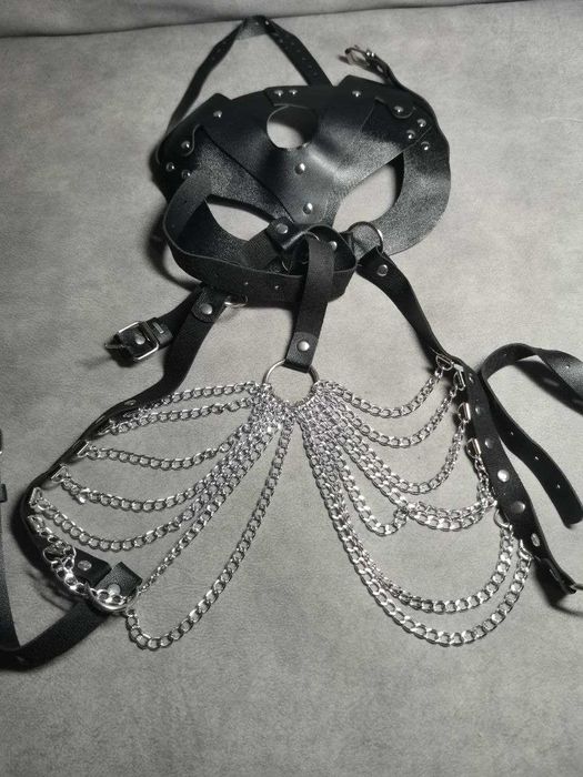 Стильный кожаный ремень на цепочке для особенных случаев