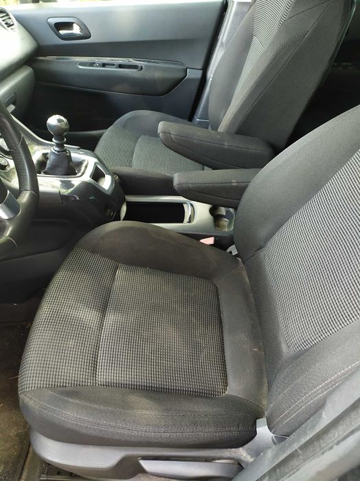 Peugeot 5008 fotele przód
