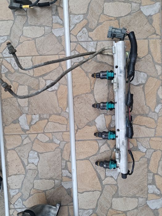 Рампа з форсунками ваз 2110 2111 2112 1.5 16кл.