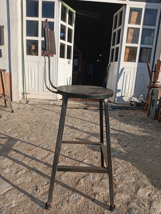 Cadeiras altas em ferro