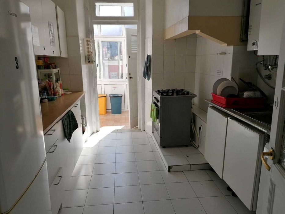 Quarto disponível Avenidas Novas