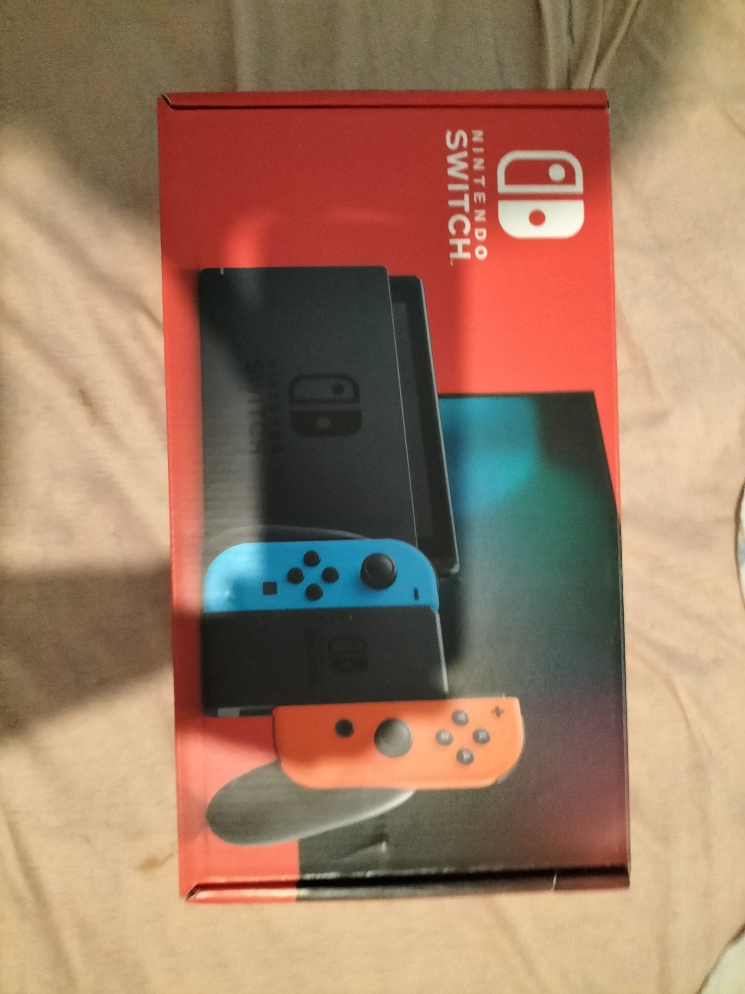 Nintendo Switch (comando azul e vermelho)