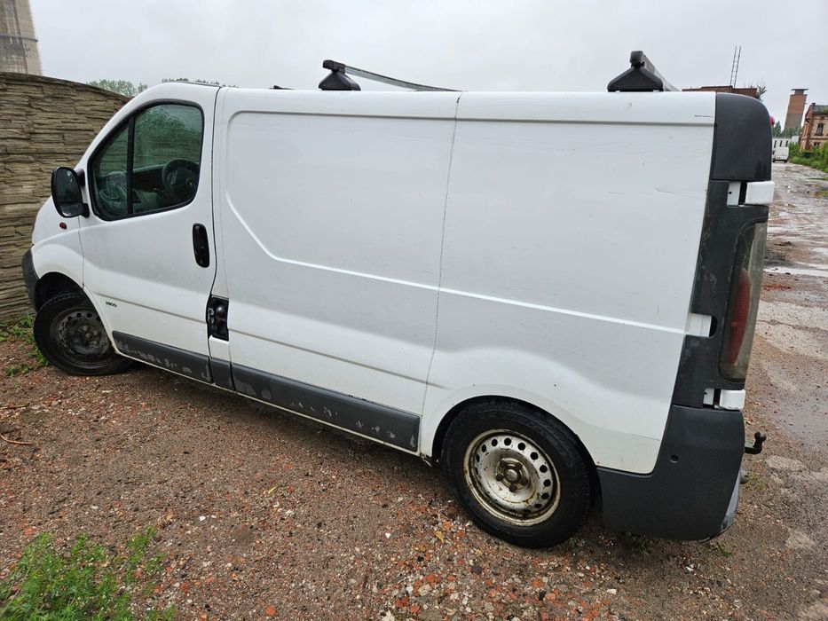 Opel Vivaro trzyosobowy 2.8 tony 1.9 TDI po remoncie nowe wtryski