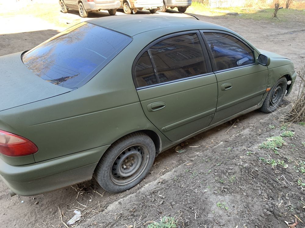 Toyota avensis 2001