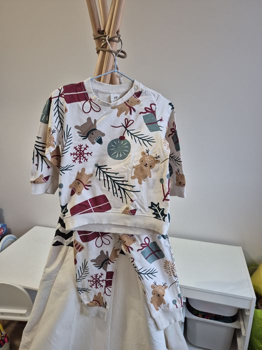 Świąteczny komplet dresów rozmiar 86