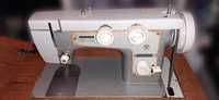 Швейная машинка Подольск-142, механическая, педальная, столовая.