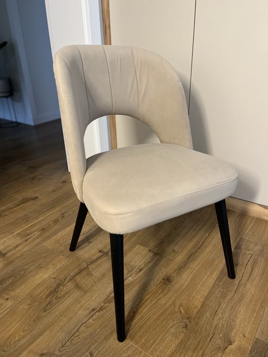 Krzesło Krzesła tapicerowane beżowe welurowe