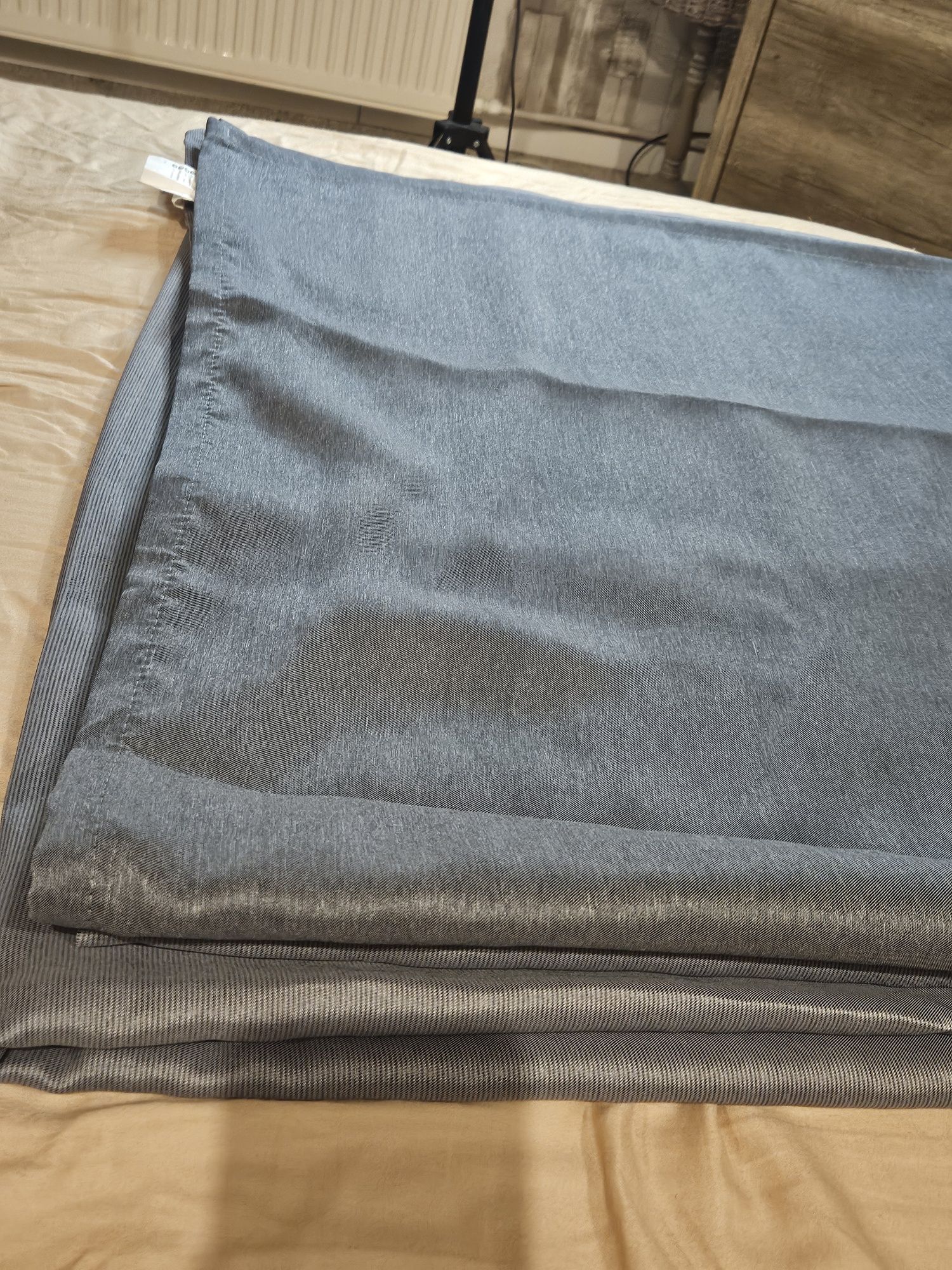 Zasłony srebrne szare jak nowe 145x300cm niegniecący się materiał
Pięk