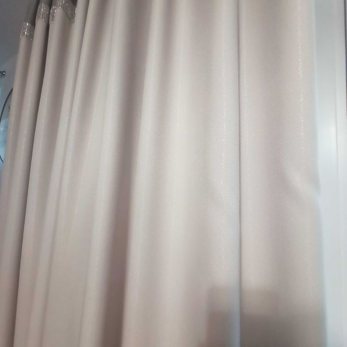 Zaslony z dekoracyjną tasma