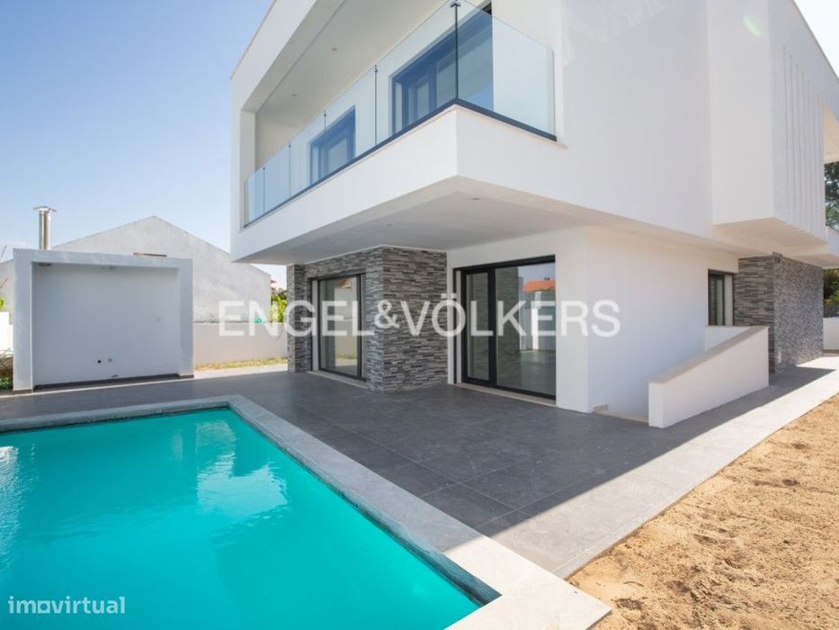 Moradia Moderna T4+2 com Piscina Perto de Lisboa - Charneca da Capa...