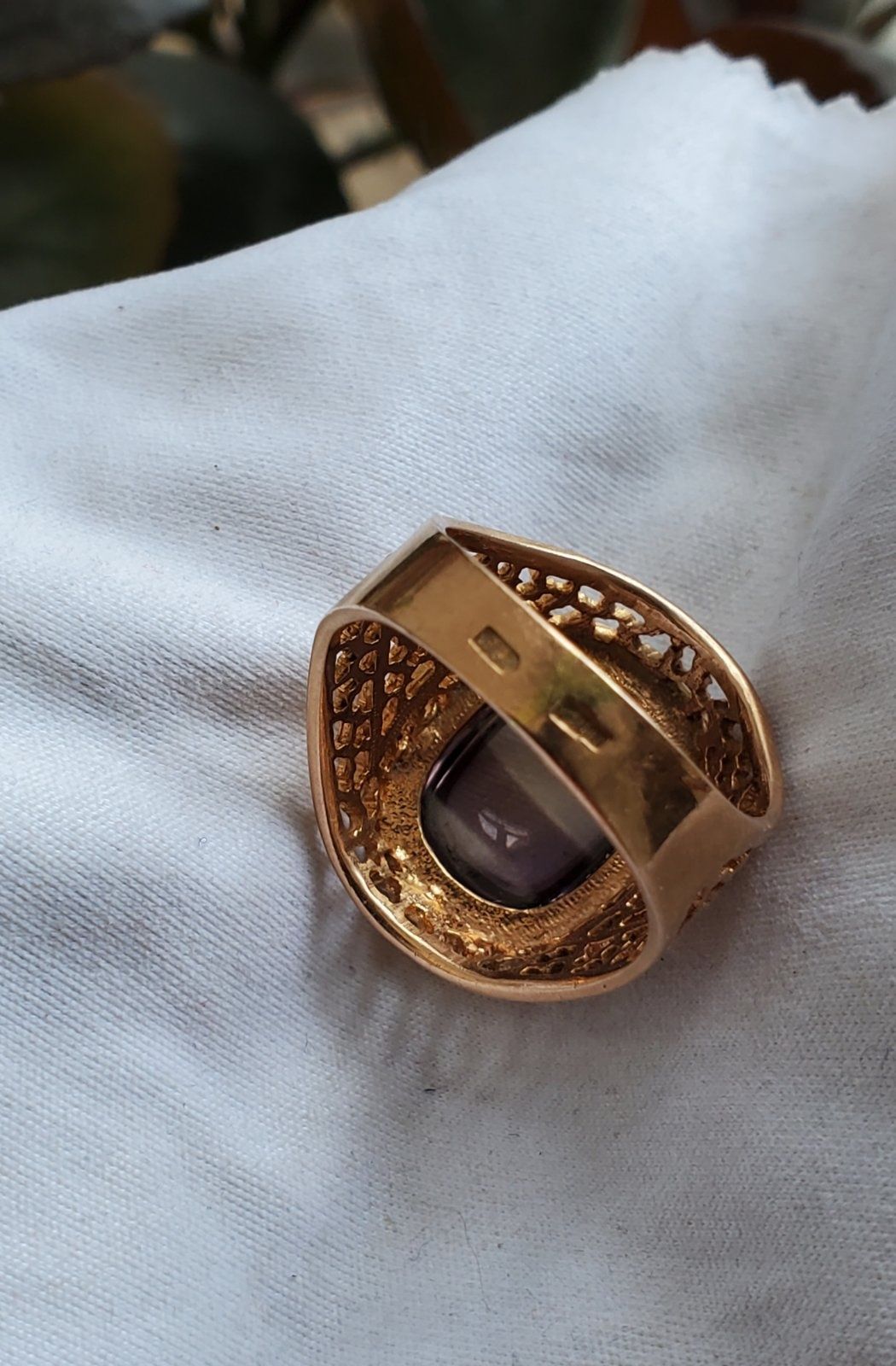 Золотой перстень 583 пробы с аметистом